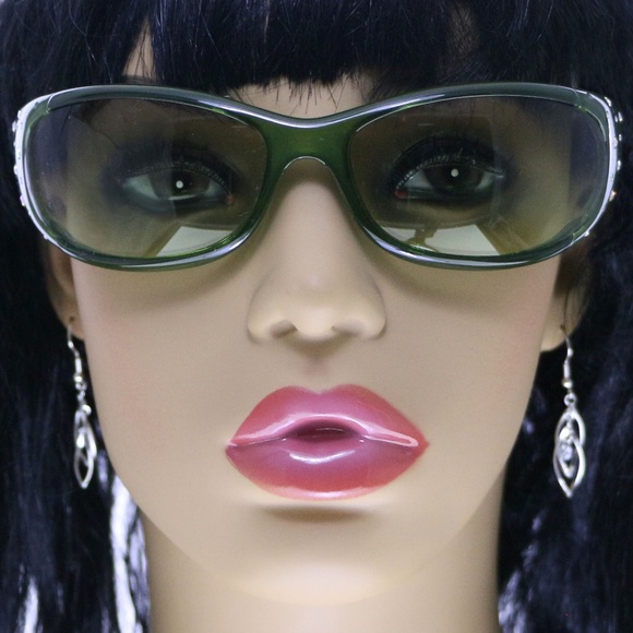 Liz Claiborne Accessories - Liz Claiborne  "Ginger" Sport-Sunglasses